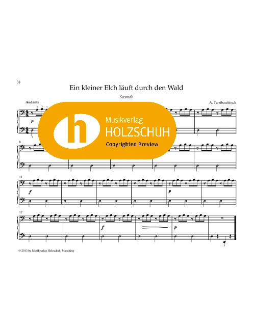 Ein kleiner Elch läuft durch den Wald